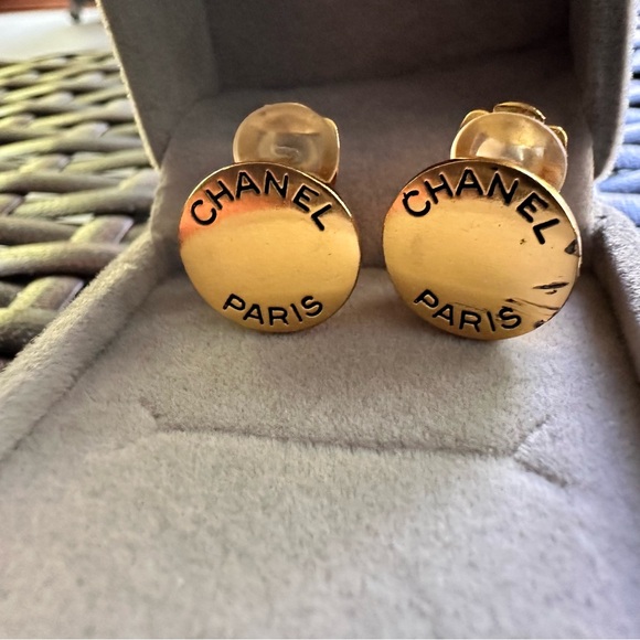 EUC CHANEL Chanel Paris Vintage Gold Metal Small Round Logo Clip On Earrings - Picture 1 of 10